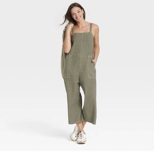 New with tags! Just too small for me. Fun green jumpsuit from Target